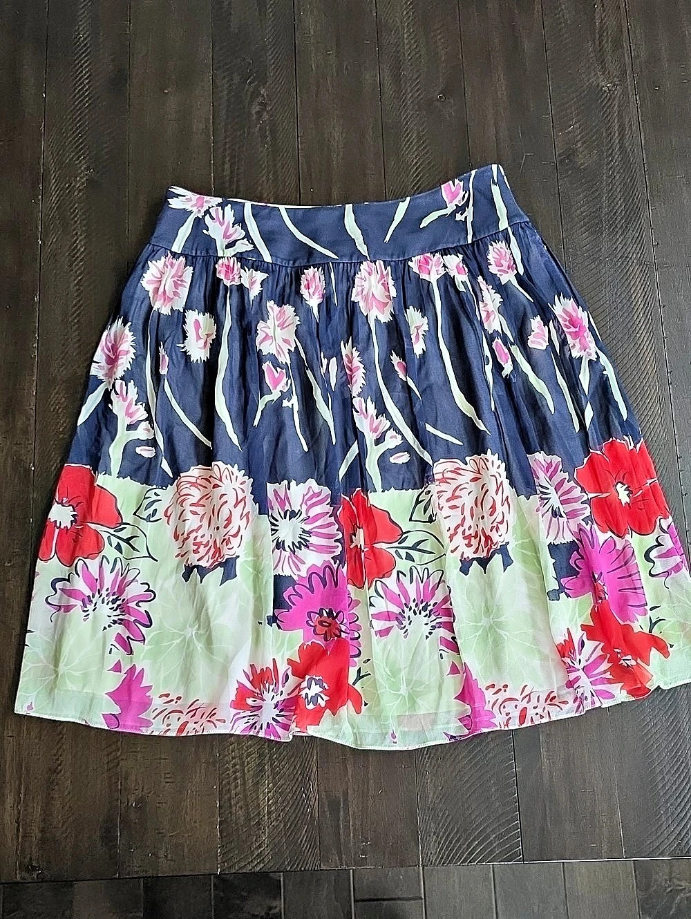 St. John Collection Floral Silk Skirt Size 12 Like New MSRP $495